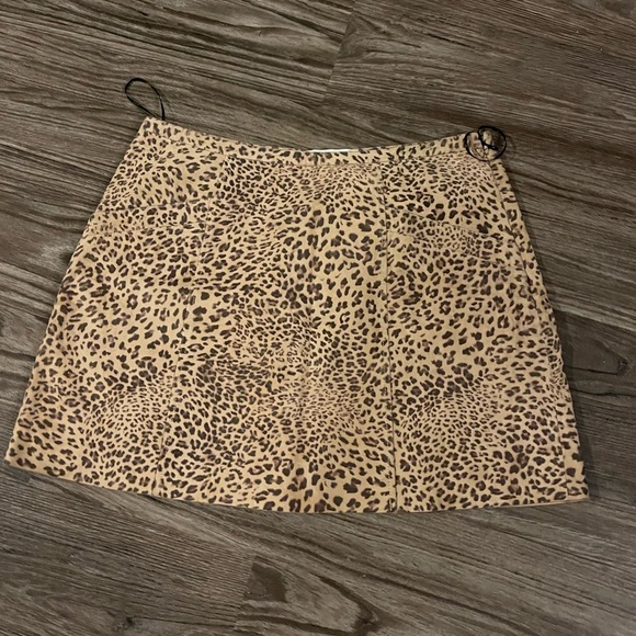 NEW JOIE RODGERS CHEETAH PRINT LEATHER SKIRT IN ANIMAL PRINT,  SIZE 4 - Picture 4 of 7